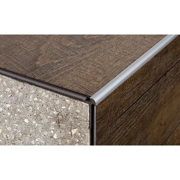 Furatos pozitív lépcsőélvédő profil 2500x42x32 mm, eloxált matt ezüst