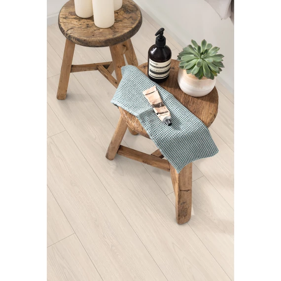 EGGER PRO CLASSIC 8/33 4V AQ+ White Casella Oak Laminált padló EL2150